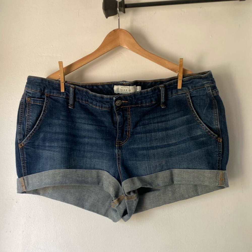 Torrid 22 Jean Short